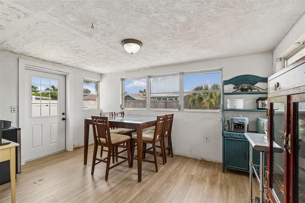 En Venta: $379,000 (2 camas, 2 baños, 990 Pies cuadrados)