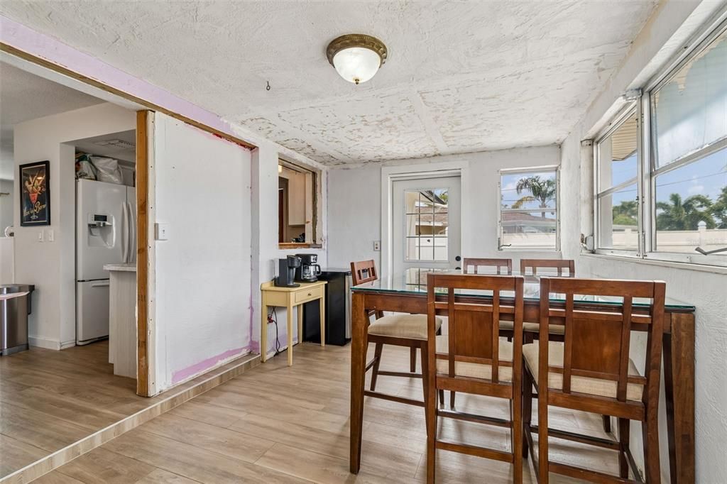 En Venta: $379,000 (2 camas, 2 baños, 990 Pies cuadrados)