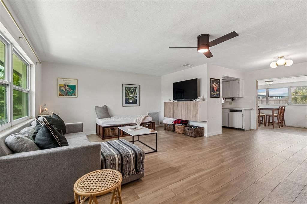 En Venta: $379,000 (2 camas, 2 baños, 990 Pies cuadrados)