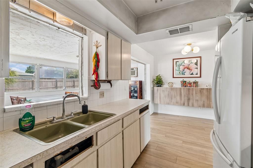 En Venta: $379,000 (2 camas, 2 baños, 990 Pies cuadrados)