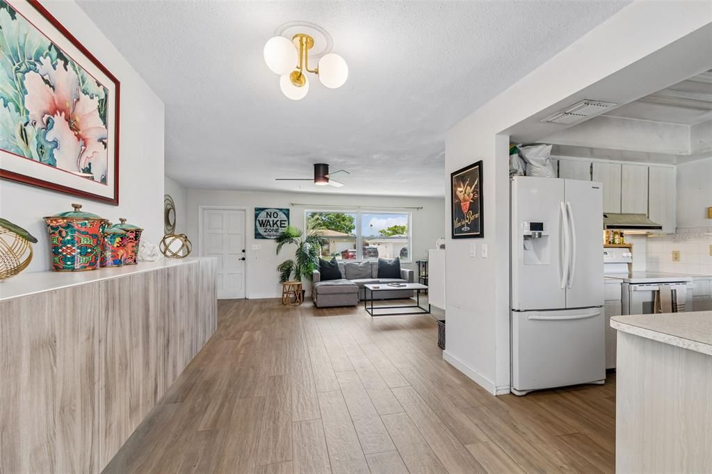 En Venta: $379,000 (2 camas, 2 baños, 990 Pies cuadrados)