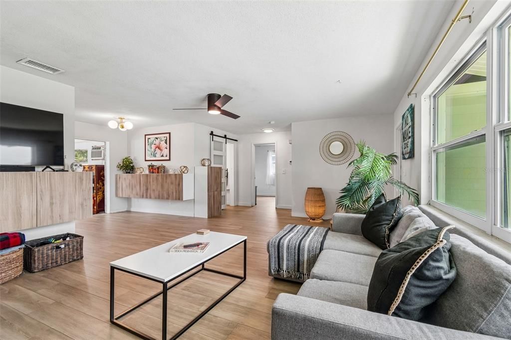 En Venta: $379,000 (2 camas, 2 baños, 990 Pies cuadrados)