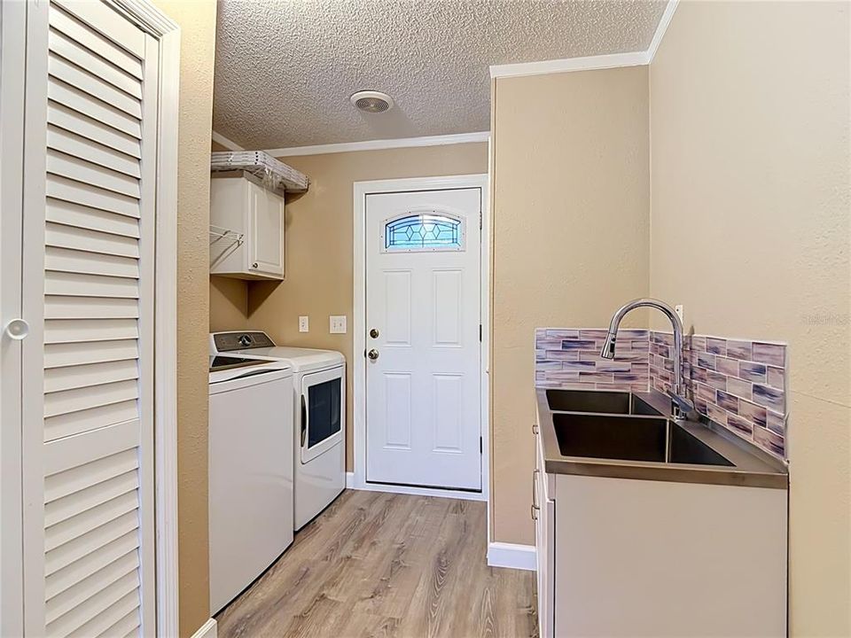 En Venta: $275,000 (3 camas, 2 baños, 1664 Pies cuadrados)