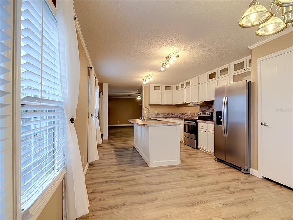 En Venta: $275,000 (3 camas, 2 baños, 1664 Pies cuadrados)