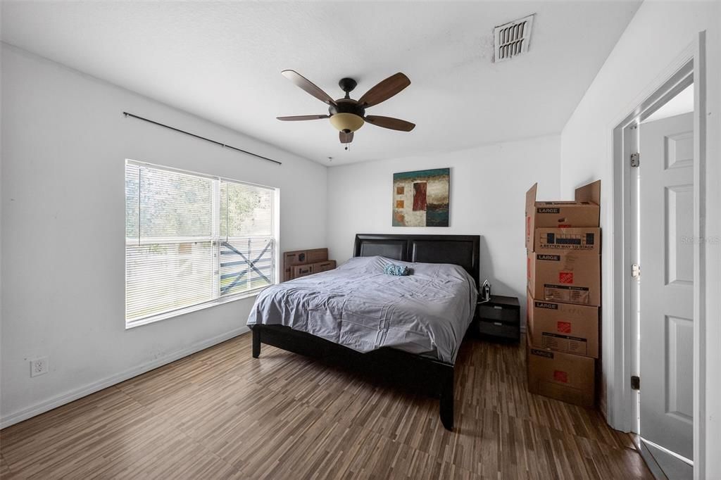 Activo con contrato: $280,000 (4 camas, 2 baños, 1820 Pies cuadrados)