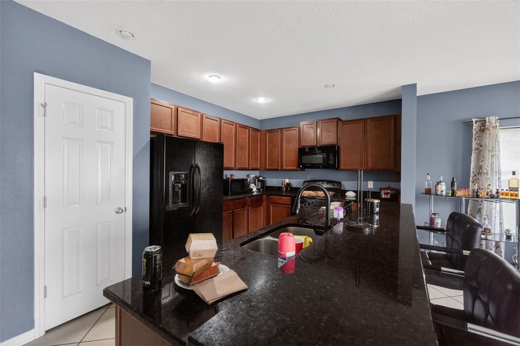 Activo con contrato: $280,000 (4 camas, 2 baños, 1820 Pies cuadrados)
