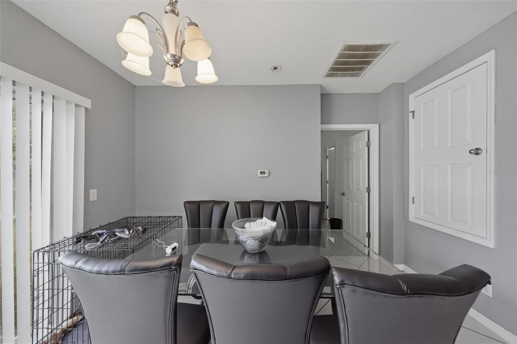 Activo con contrato: $280,000 (4 camas, 2 baños, 1820 Pies cuadrados)
