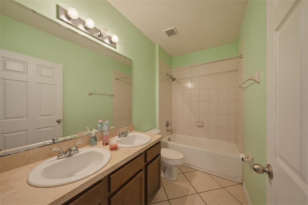 Activo con contrato: $280,000 (4 camas, 2 baños, 1820 Pies cuadrados)