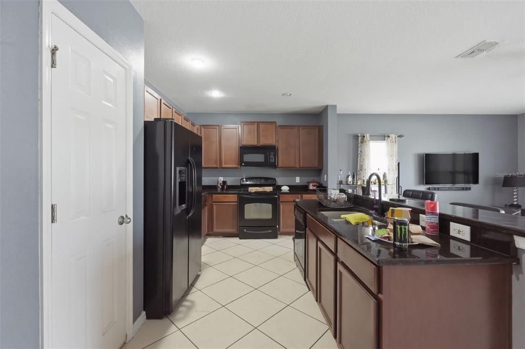 Activo con contrato: $280,000 (4 camas, 2 baños, 1820 Pies cuadrados)
