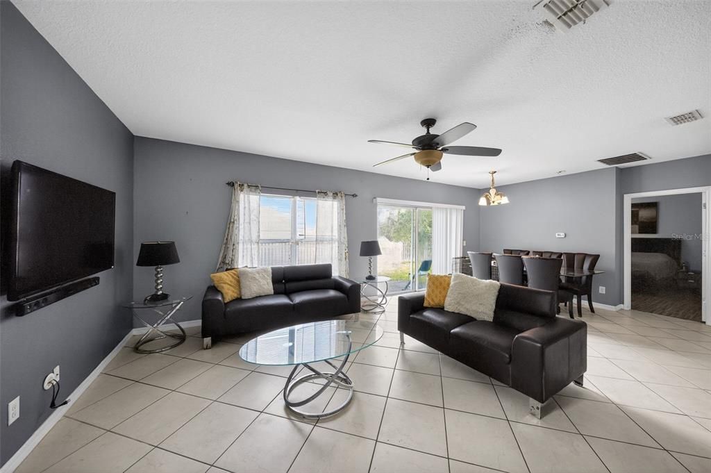 Activo con contrato: $280,000 (4 camas, 2 baños, 1820 Pies cuadrados)