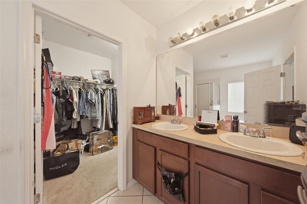 Activo con contrato: $280,000 (4 camas, 2 baños, 1820 Pies cuadrados)