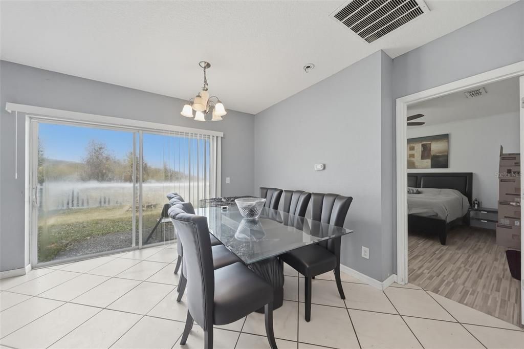 Activo con contrato: $280,000 (4 camas, 2 baños, 1820 Pies cuadrados)