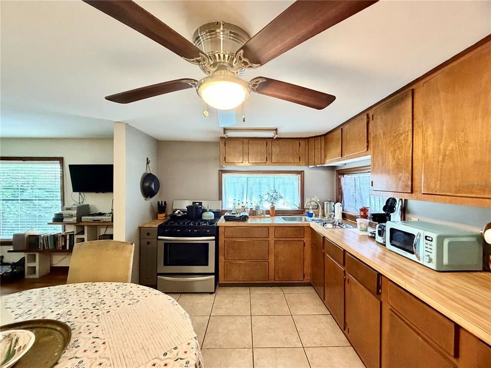 En Venta: $125,000 (3 camas, 2 baños, 834 Pies cuadrados)