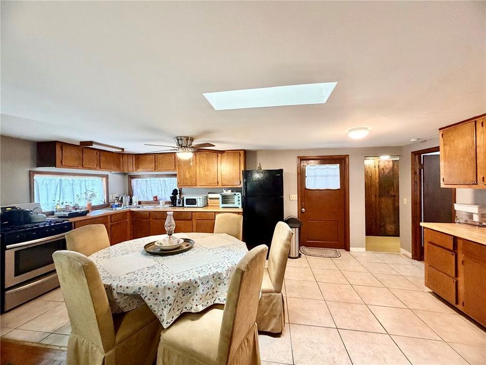 En Venta: $125,000 (3 camas, 2 baños, 834 Pies cuadrados)