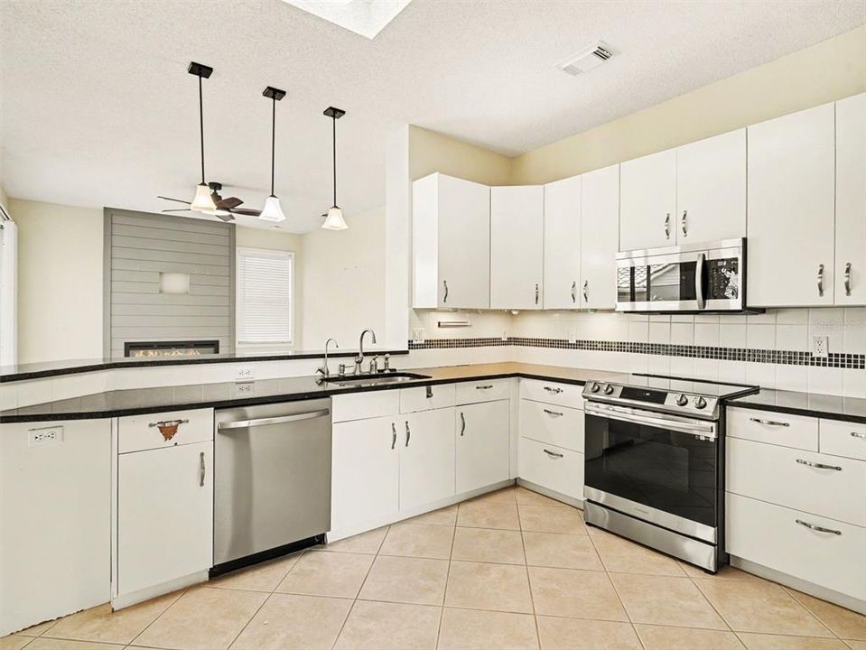 For Sale: $434,000 (3 beds, 2 baths, 1685 Square Feet)
