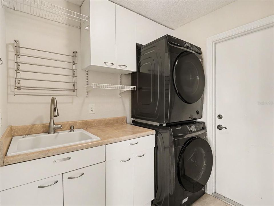 For Sale: $434,000 (3 beds, 2 baths, 1685 Square Feet)