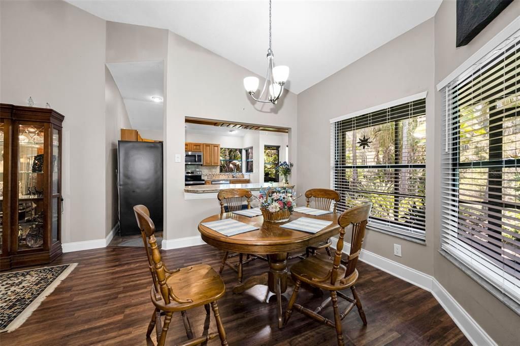 En Venta: $425,000 (3 camas, 2 baños, 1560 Pies cuadrados)