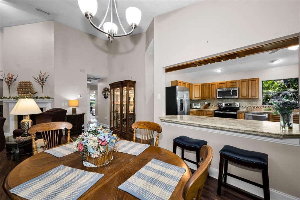 En Venta: $425,000 (3 camas, 2 baños, 1560 Pies cuadrados)