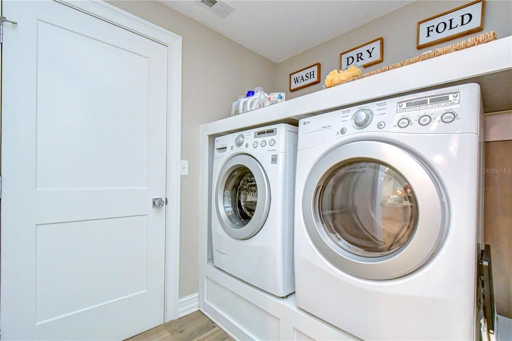 For Sale: $550,000 (3 beds, 2 baths, 1829 Square Feet)