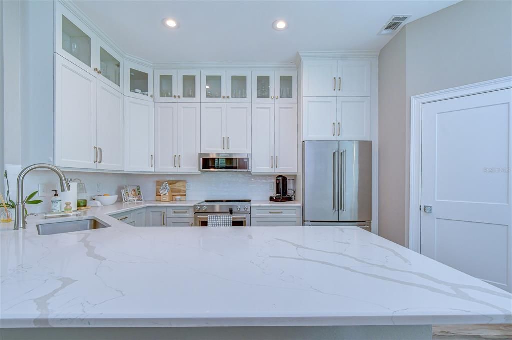 For Sale: $550,000 (3 beds, 2 baths, 1829 Square Feet)