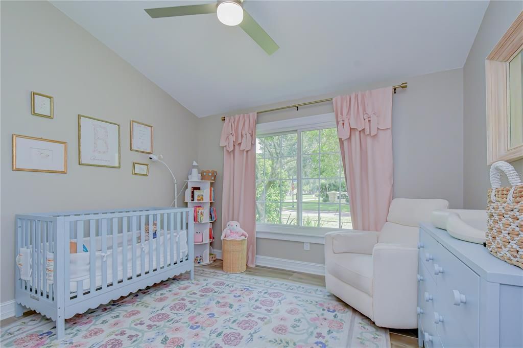 For Sale: $550,000 (3 beds, 2 baths, 1829 Square Feet)