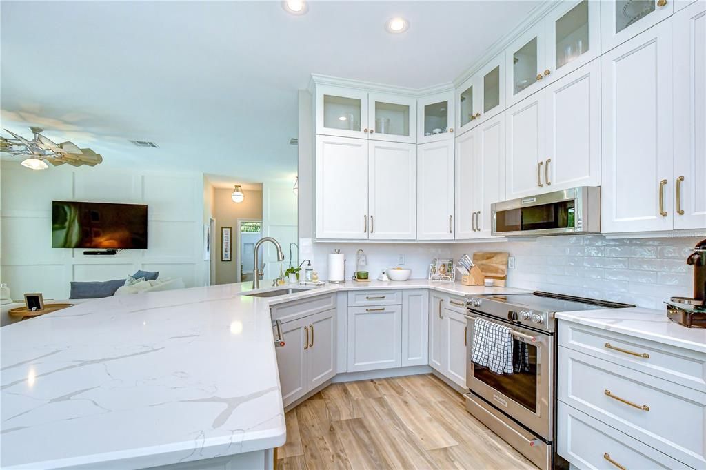 For Sale: $550,000 (3 beds, 2 baths, 1829 Square Feet)