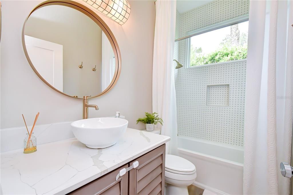 For Sale: $550,000 (3 beds, 2 baths, 1829 Square Feet)