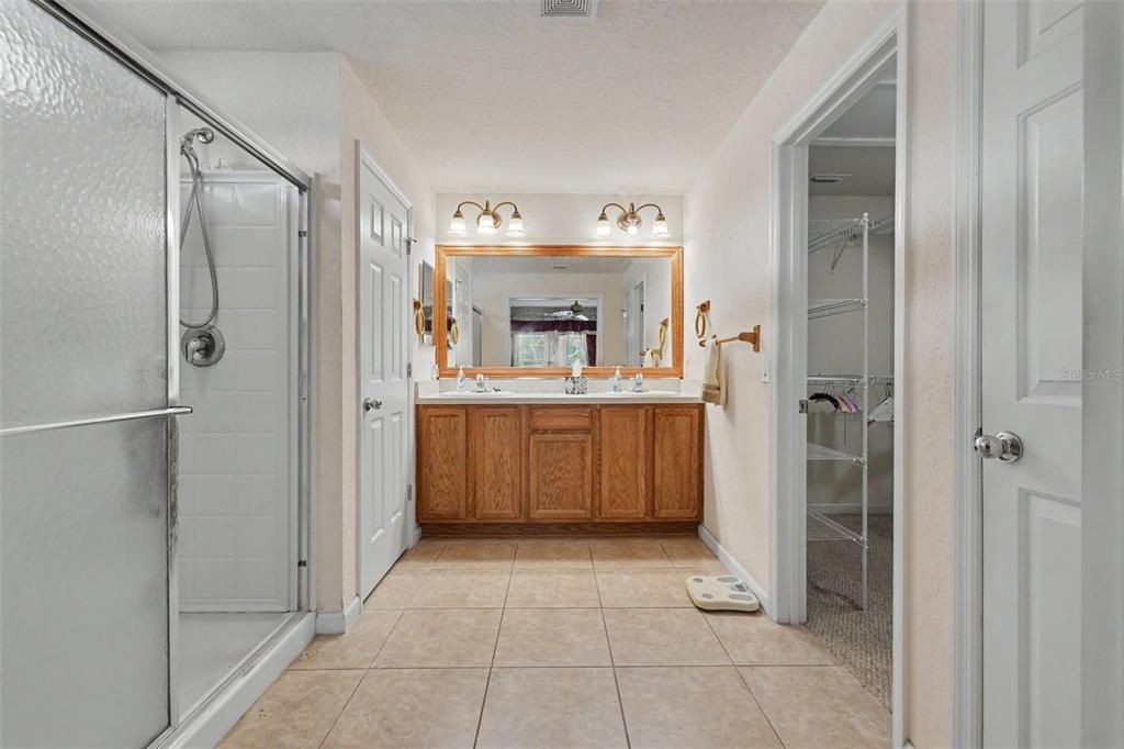 For Sale: $279,000 (3 beds, 2 baths, 1714 Square Feet)