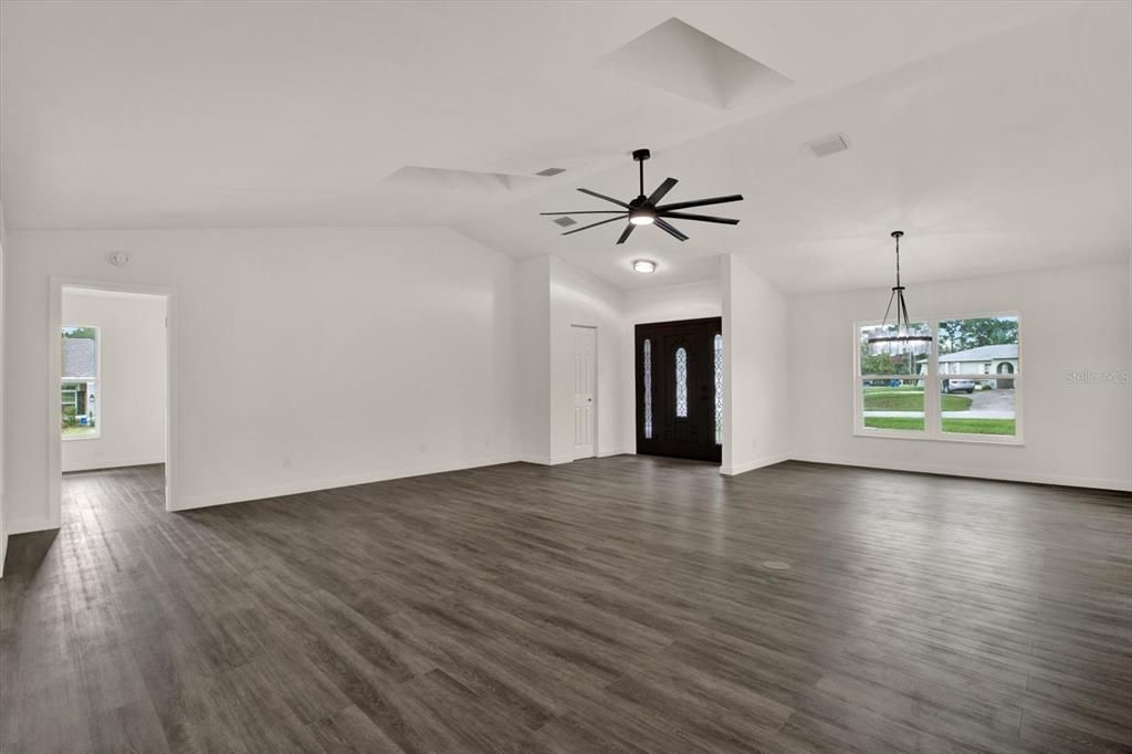 En Venta: $325,000 (3 camas, 2 baños, 1778 Pies cuadrados)