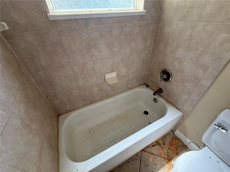 Activo con contrato: $363,500 (4 camas, 3 baños, 2888 Pies cuadrados)