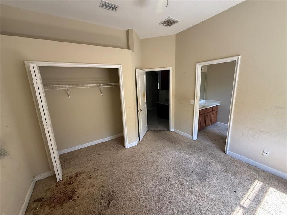 Activo con contrato: $363,500 (4 camas, 3 baños, 2888 Pies cuadrados)