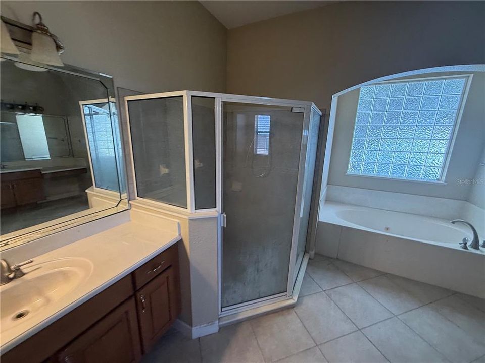 Activo con contrato: $363,500 (4 camas, 3 baños, 2888 Pies cuadrados)