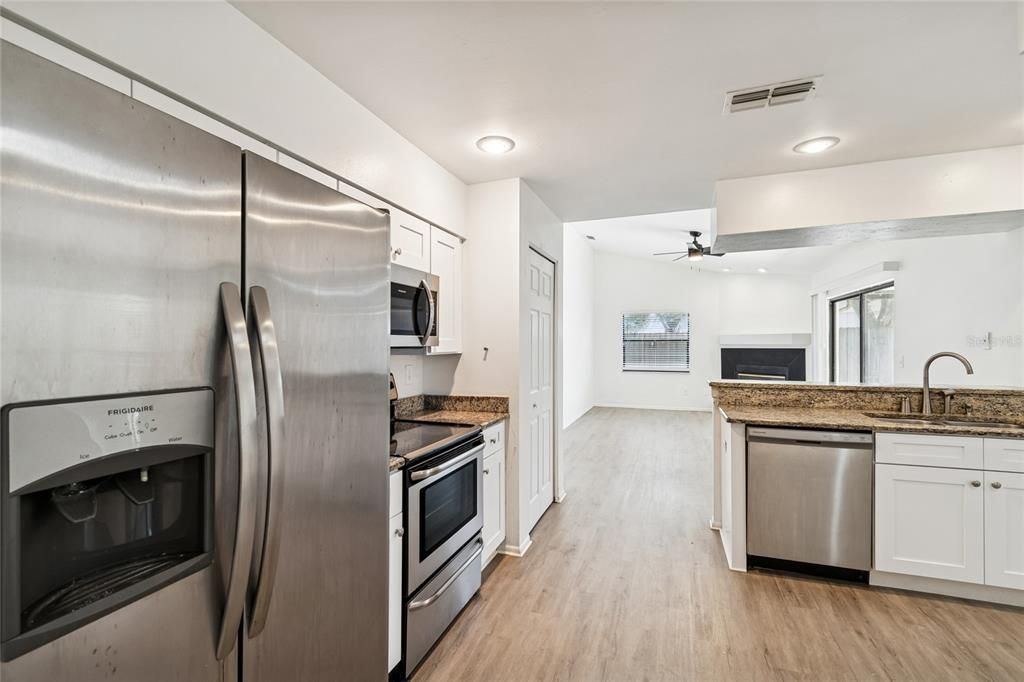 В аренду: $2,950 (3 спален, 2 ванн, 1677 Квадратных фут)