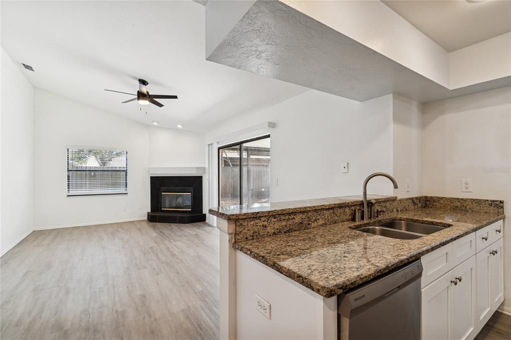 В аренду: $2,950 (3 спален, 2 ванн, 1677 Квадратных фут)