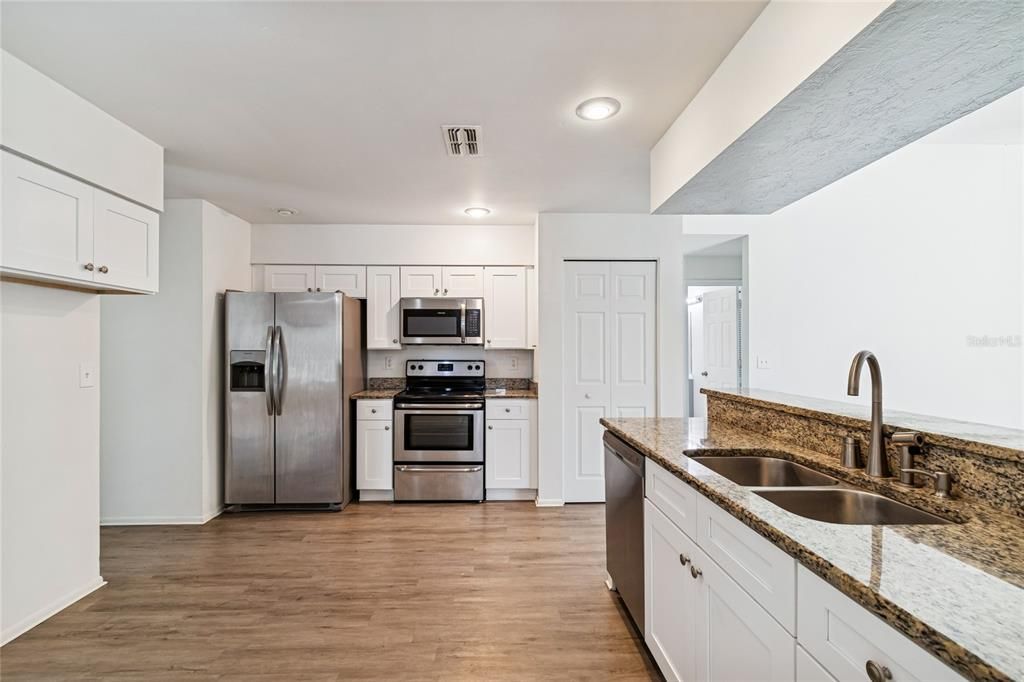 В аренду: $2,950 (3 спален, 2 ванн, 1677 Квадратных фут)