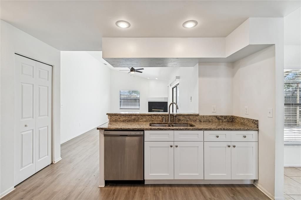 В аренду: $2,950 (3 спален, 2 ванн, 1677 Квадратных фут)