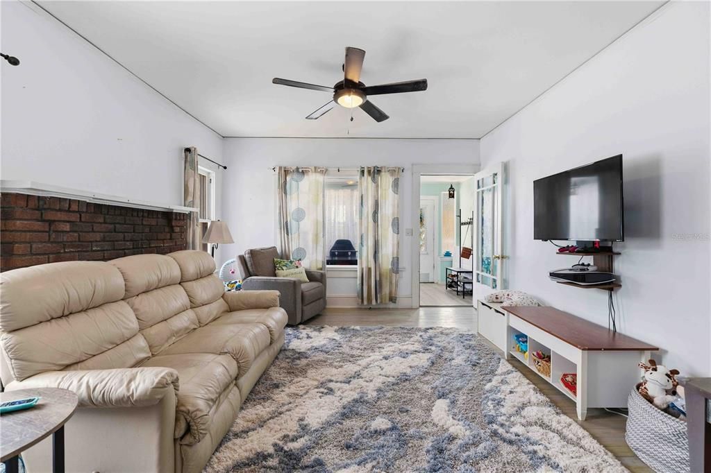 En Venta: $329,000 (3 camas, 2 baños, 1452 Pies cuadrados)