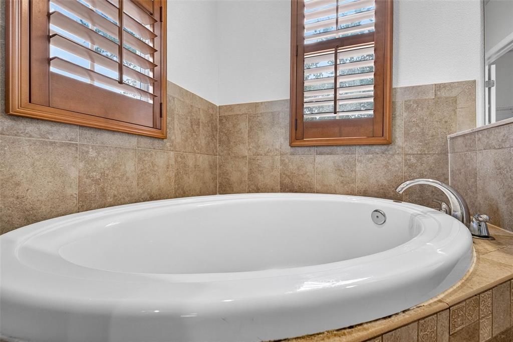 For Sale: $414,000 (4 beds, 2 baths, 2552 Square Feet)