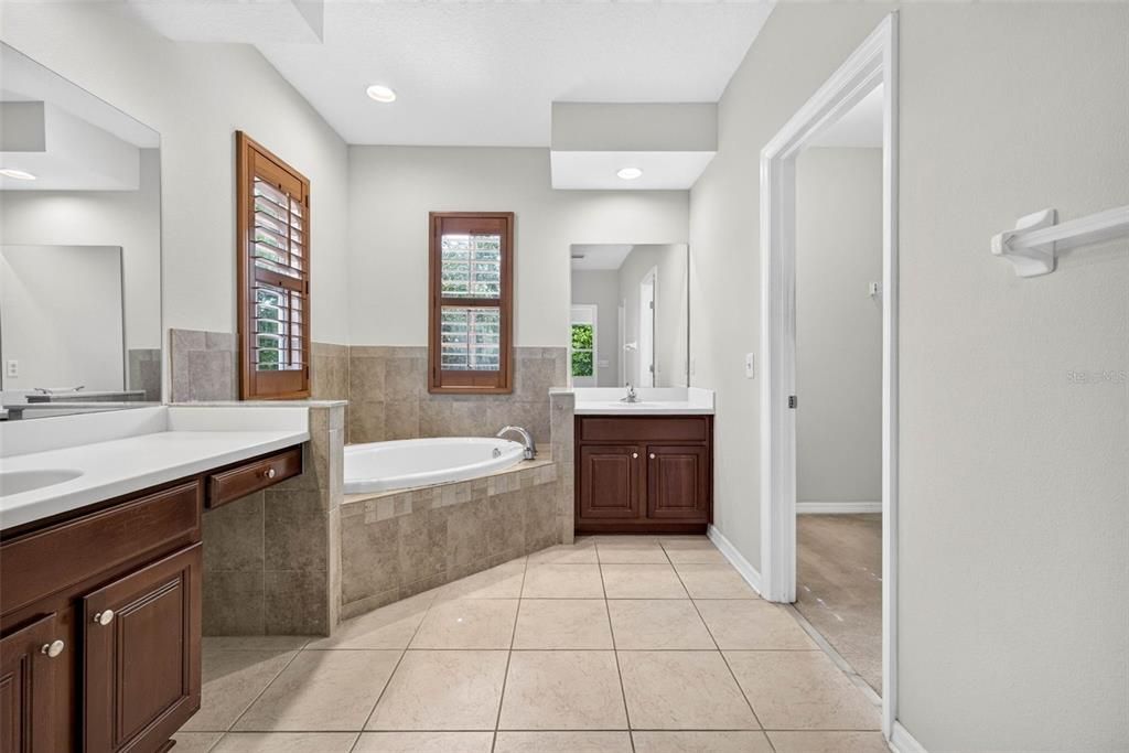 For Sale: $414,000 (4 beds, 2 baths, 2552 Square Feet)