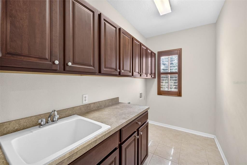 For Sale: $414,000 (4 beds, 2 baths, 2552 Square Feet)