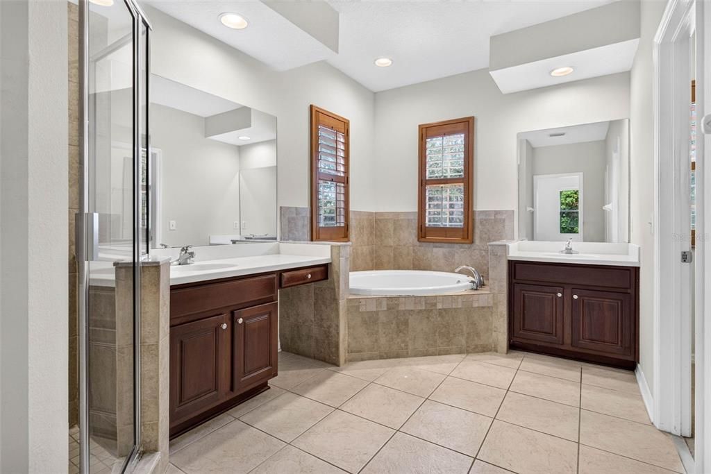 For Sale: $414,000 (4 beds, 2 baths, 2552 Square Feet)