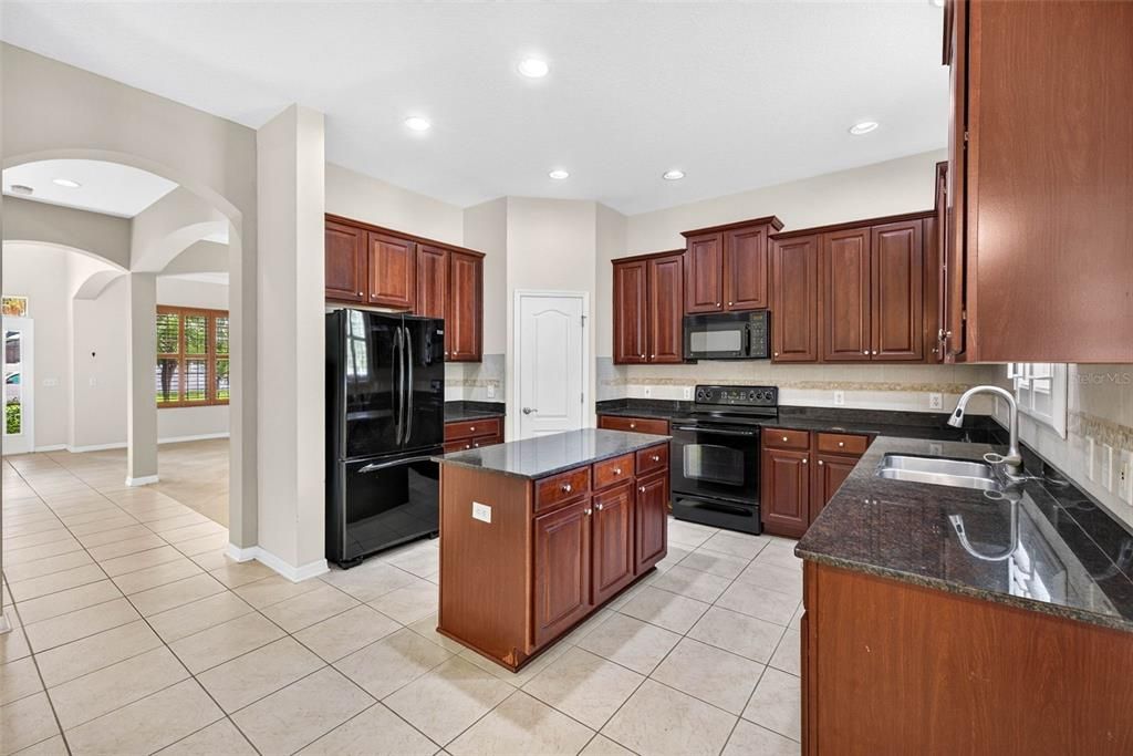 For Sale: $414,000 (4 beds, 2 baths, 2552 Square Feet)