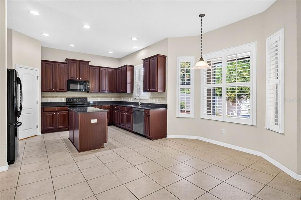 For Sale: $414,000 (4 beds, 2 baths, 2552 Square Feet)