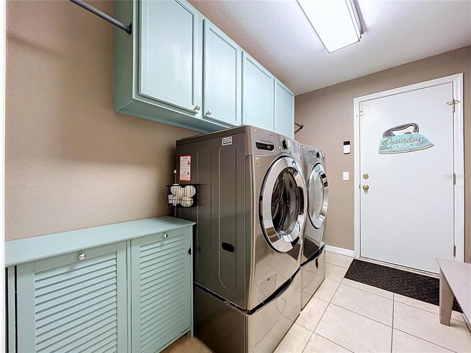 En Venta: $449,900 (3 camas, 2 baños, 2055 Pies cuadrados)