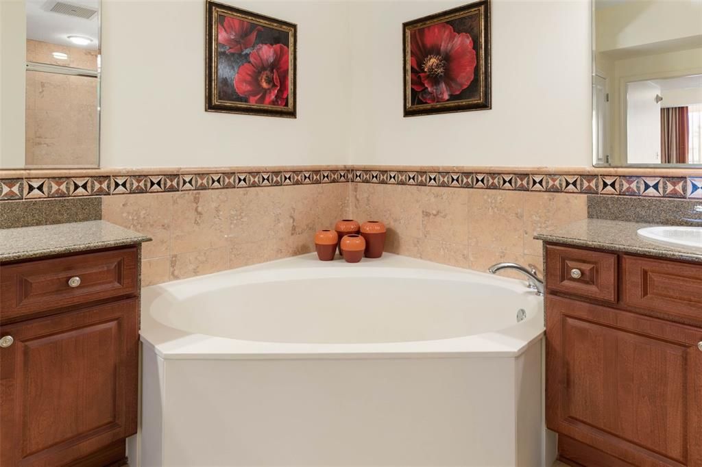 For Sale: $575,000 (3 beds, 3 baths, 1676 Square Feet)