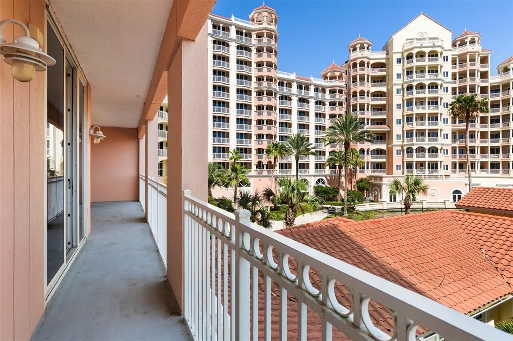 For Sale: $575,000 (3 beds, 3 baths, 1676 Square Feet)