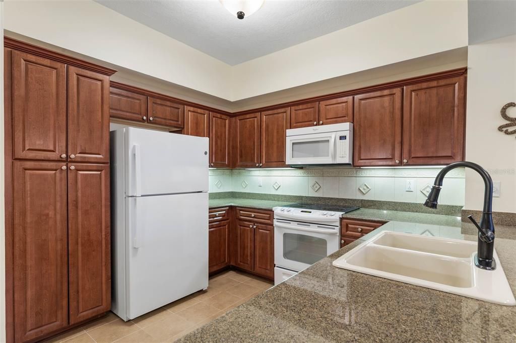 For Sale: $575,000 (3 beds, 3 baths, 1676 Square Feet)