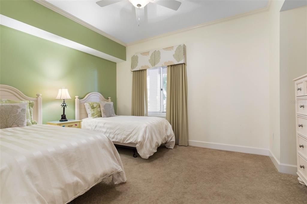 For Sale: $575,000 (3 beds, 3 baths, 1676 Square Feet)