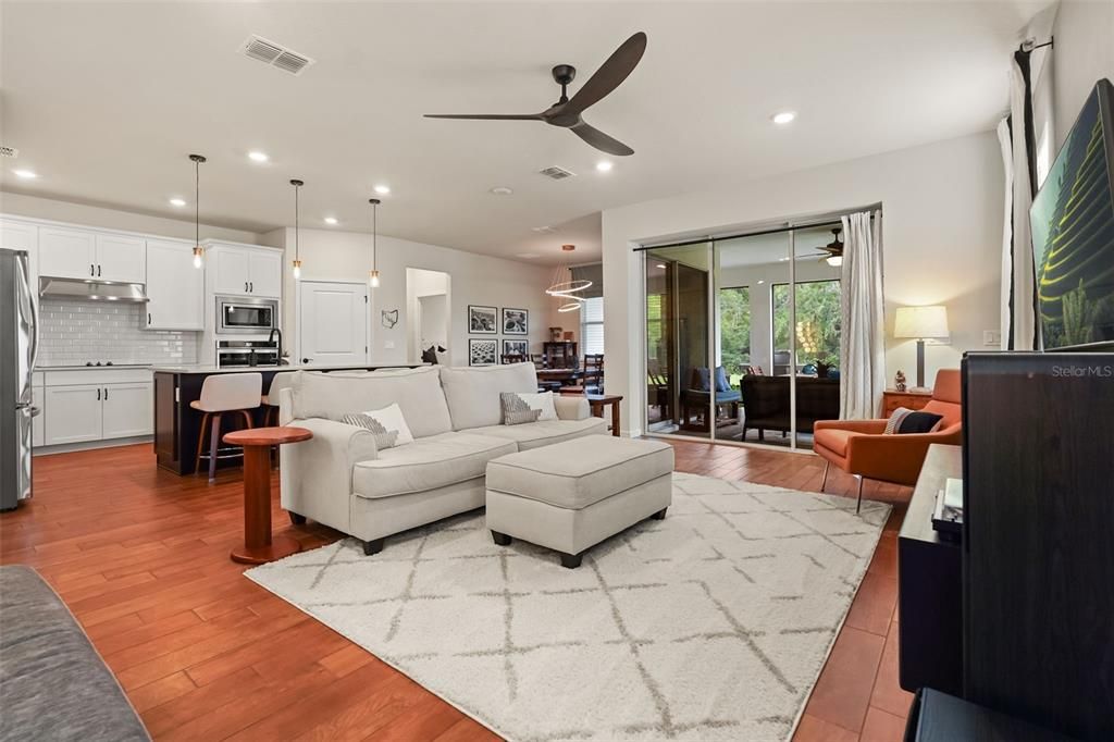 En Venta: $699,999 (4 camas, 3 baños, 3110 Pies cuadrados)