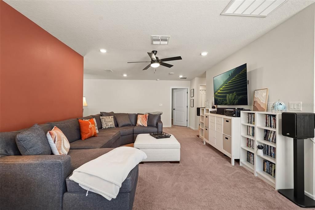 En Venta: $699,999 (4 camas, 3 baños, 3110 Pies cuadrados)